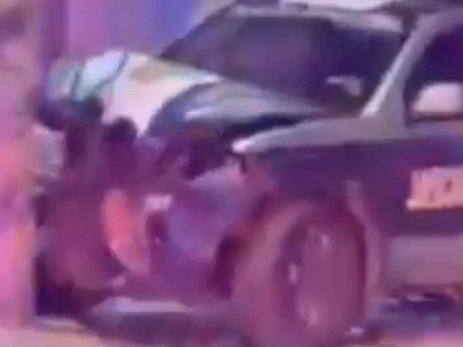 Policía se queda dormido y choca patrulla en Puebla | VIDEO