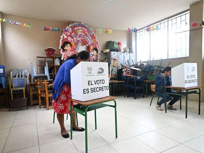 Ecuador elige presidente agobiado por la violencia y la polarización