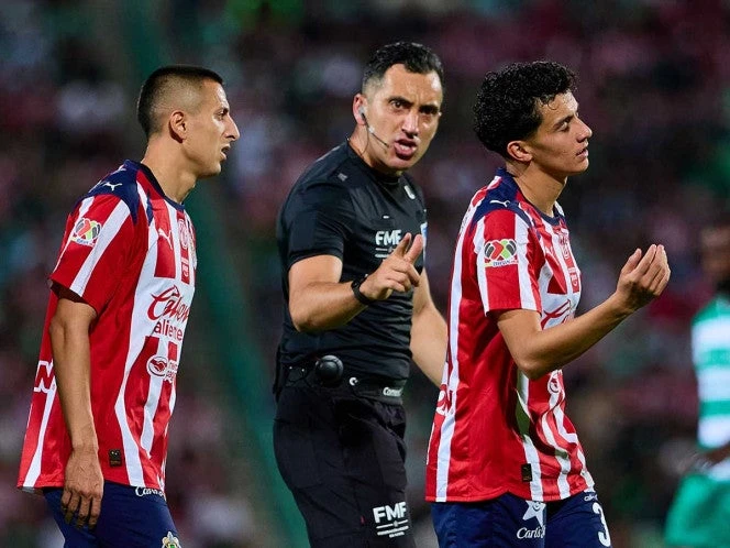 ¿Chivas volvió a ser perjudicado por el arbitraje?