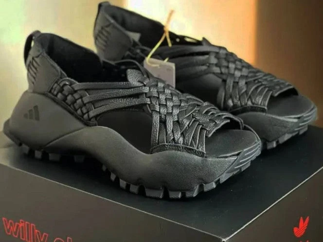 Adidas se disculpa tras escándalo por plagiar huarache indígena mexicano