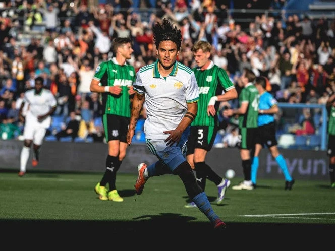 Roma alcanza al Nápoles en la cima de la Serie A