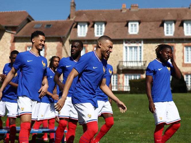 Mbappé sonríe con Francia