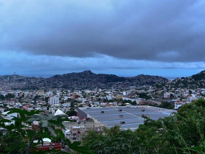 Tampoco habrá clases este viernes en Acapulco por la depresión tropical 13-E