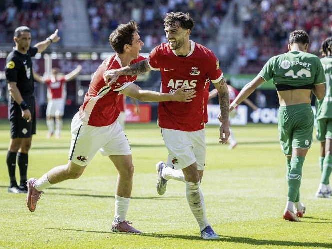 Mateo Chávez brilla con asistencia en debut con AZ Alkmaar