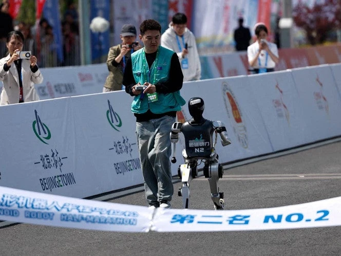 ‘Tiangong Ultra’, primer robot humanoide que cruzó la meta