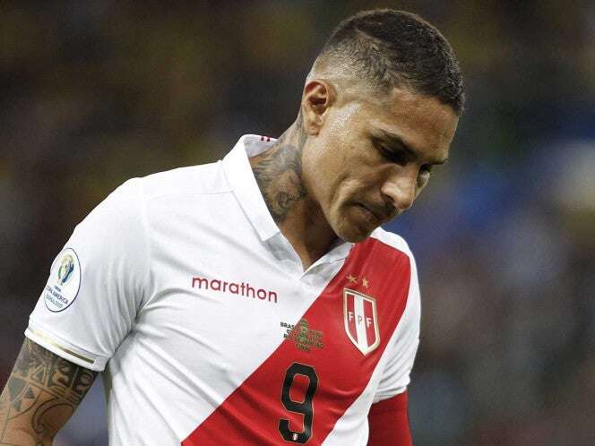 Paolo Guerrero anuncia su retiro de la selección de Perú