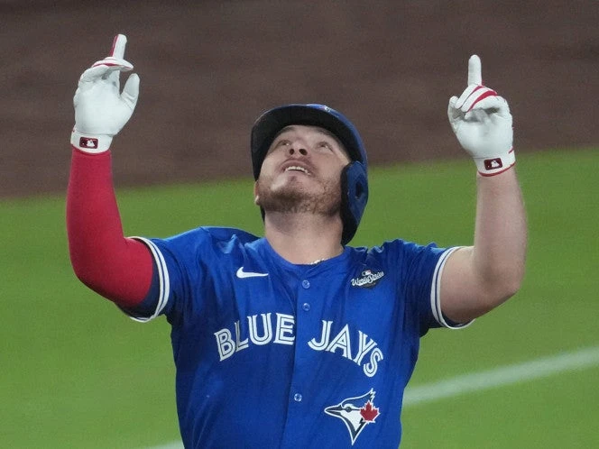 Alejandro Kirk pega jonrón en Serie Mundial frente al 'Toro' Valenzuela