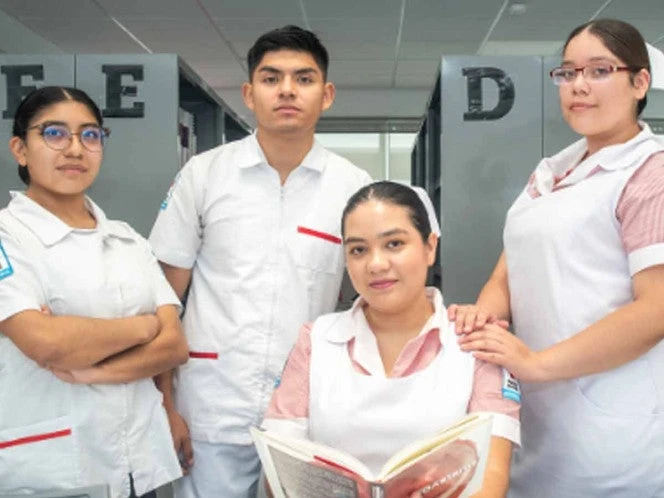 Escuela de Enfermería de la Cruz Roja cumple 100 años de servicio y formación