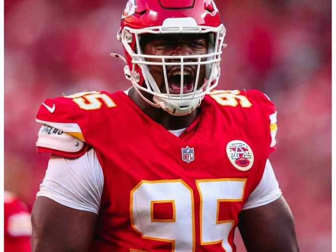Estrella de Chiefs borra sus redes tras la jugada que incendió Kansas City