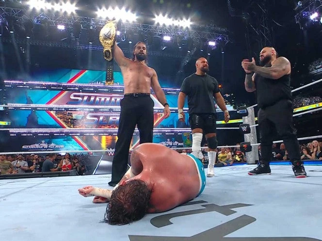 WWE: Seth Rollins arruina la noche histórica de CM Punk