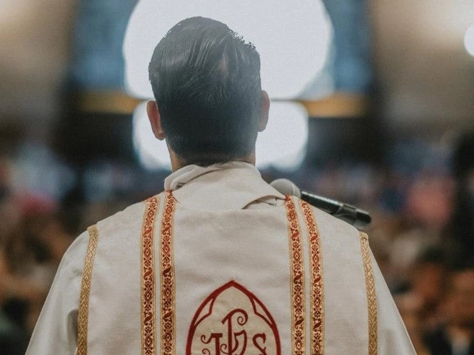 Clonan cuenta de sacerdote exorcista de Saltillo; estafan con ella
