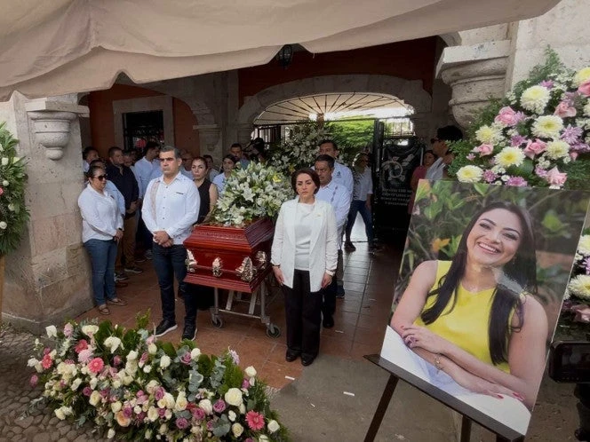 Despiden y rinden homenaje a exalcaldesa asesinada en Colima