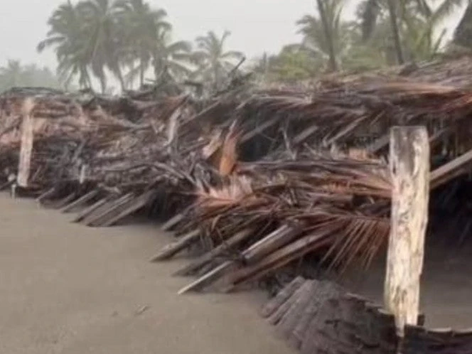 ‘Dalila’ destruye casas y restaurantes en playas de Colima