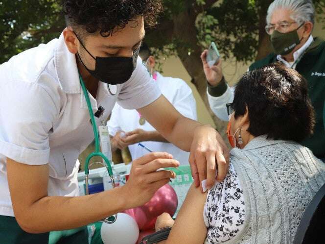 Mujeres enfermaron más de covid que hombres en México durante 2024