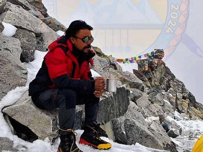 Un alpinista filipino es el primero en morir en el Everest este 2025