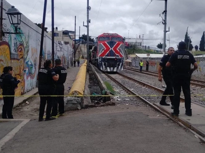 Policías son arrollados por el tren; uno muere y el otro sufre amputación de extremidades