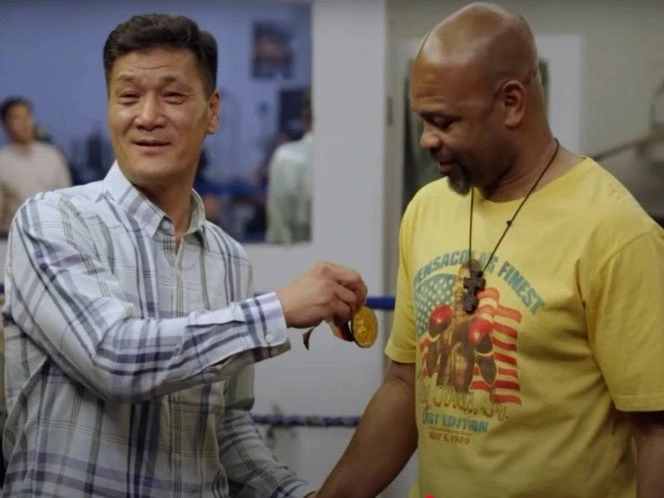VIDEO: Roy Jones Jr. recibe, 37 años después, la medalla de oro de Seúl 88 de manos de su rival