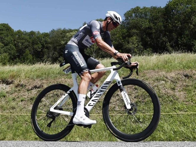 Mathieu van der Poel abandona el Tour de Francia por neumonía