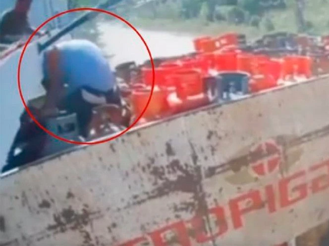 VIDEO: Repartidor de gas sufre brutal accidente al quedar prensado