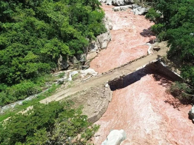 Lluvias provocan desbordamiento de ríos y derrumbe en Chicomuselo, Chiapas
