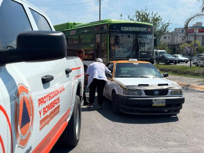 ¡Qué locura! Deja a su bebé en el auto; la temperatura en NL es de 45 grados