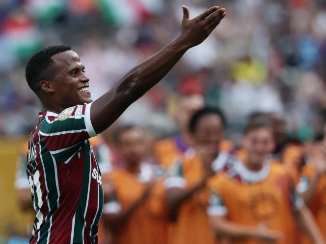 Fluminense remonta y roba liderato a Borussia Dortmund