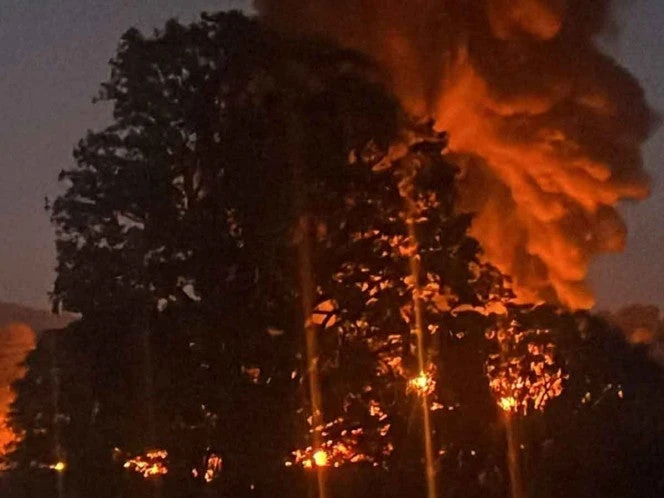 Accidente en la autopista México–Puebla: buscan al chofer desde el aire tras incendio de pipa