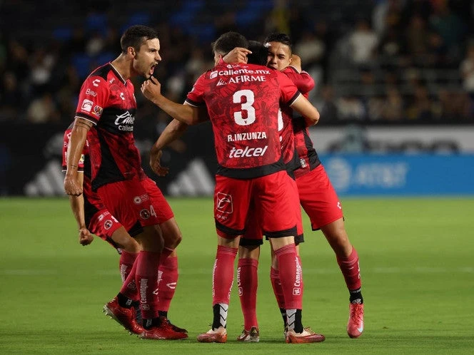 Llaman 'loco' a Gilberto Mora; primer doblete