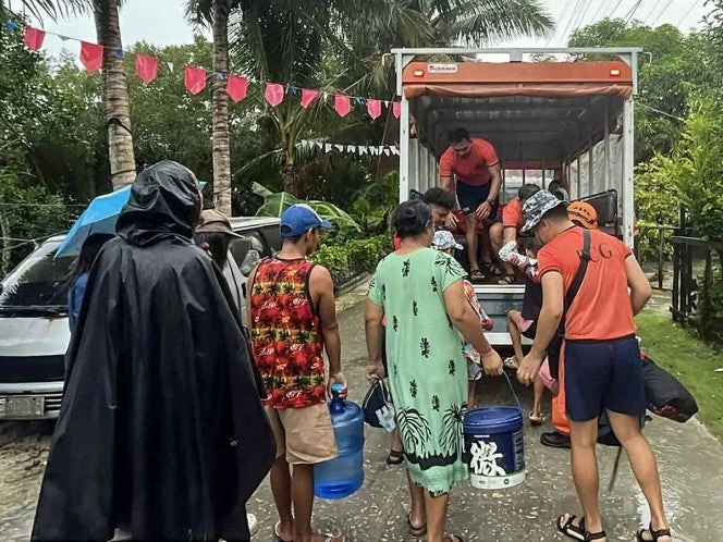 Más de 150 mil evacuados en Filipinas ante inminente llegada de tifón