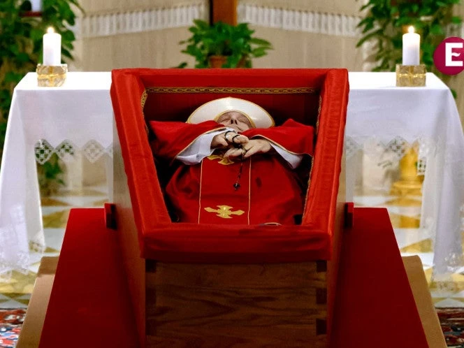 FOTOS: Papa Francisco imágenes féretro previo funeral Vaticano