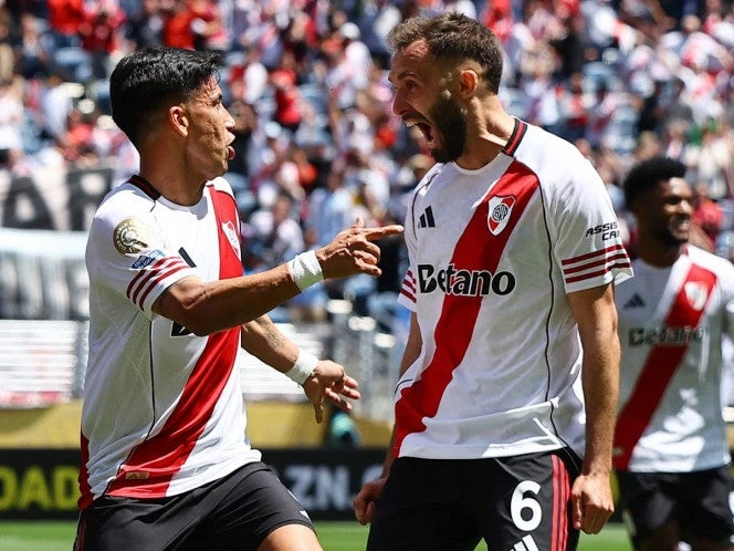 River Plate gana y mete presión a Monterrey