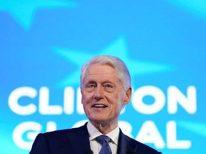 Bill Clinton es dado de alta tras ser hospitalizado por gripe