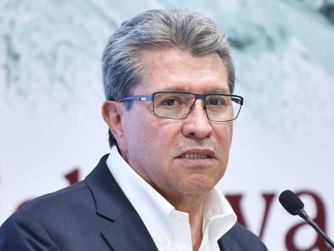 Monreal propone ley para frenar abusos en tarjetas bancarias