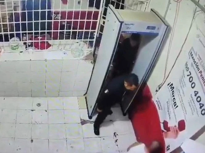 Custodio golpea a interno en penal de Huejotzingo | VIDEO polémico