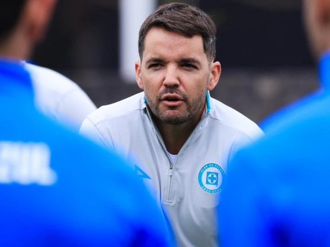 Debut de Larcamón con Cruz Azul aún tardará