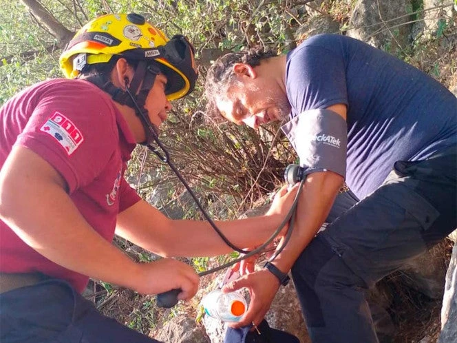 Rescatan a dos venezolanos que realizaban senderismo en Nuevo León