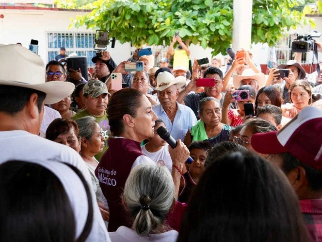 ‘No dejamos a nadie atrás’, dice Sheinbaum a pobladores de Pantepec