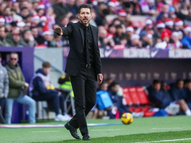 Simeone le da un puntapié al Barcelona