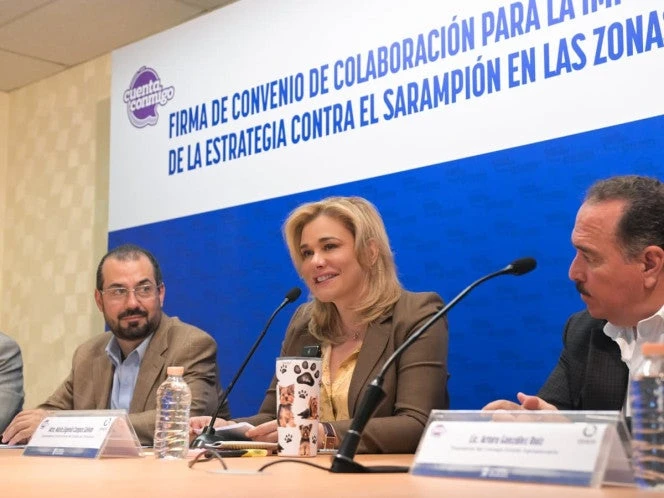 Maru Campos suma a productores agrícolas a la campaña contra el sarampión en Chihuahua