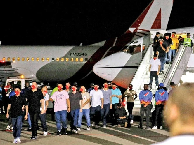Detallan malos tratos en el Cecot; migrantes heridos y cansados
