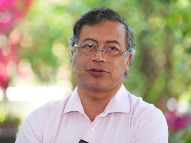 Bochornoso traspié de Gustavo Petro: quiso besar a la reina Letizia de España 
