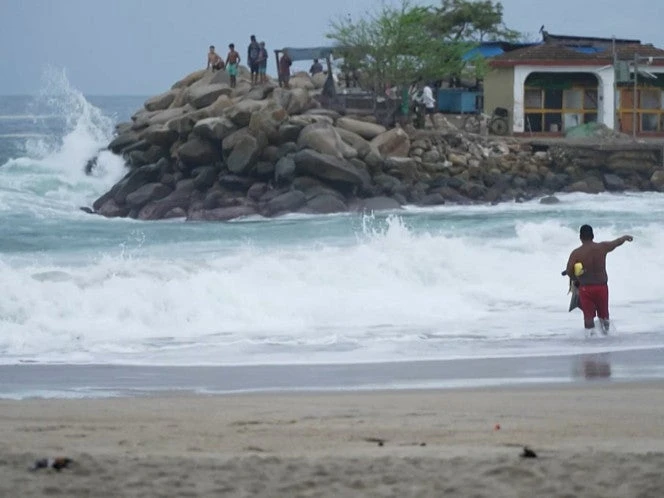 Erick deja sentir sus primeros efectos en la costa sur de México