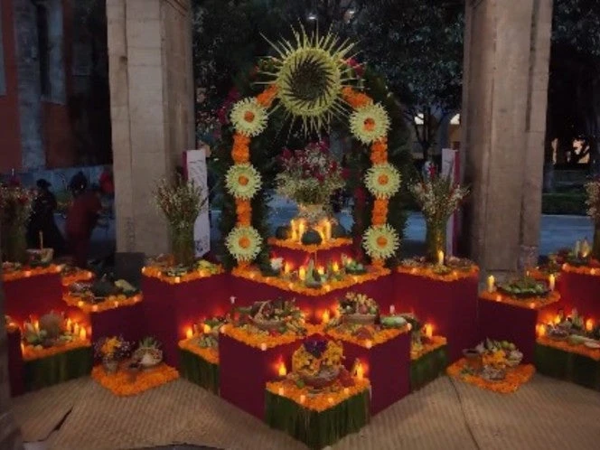 ¡Dedicada a ancestras! Sheinbaum presume ofrenda de Muertos en Palacio Nacional