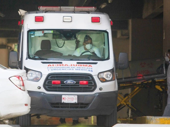 ¿Por qué 'ambulancia' se escribe al revés en los vehículos?