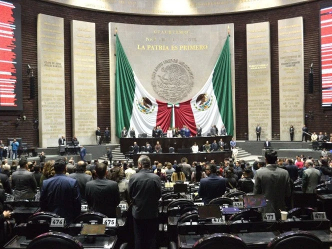 Entre luto, pancartas y reclamos, diputados arrancan debate del Presupuesto 2026