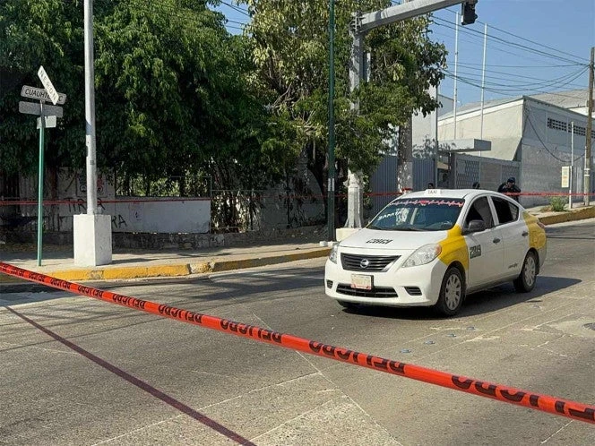 Ejecutan a balazos a dos taxistas en Acapulco; además, arrojan bolsas con restos humanos