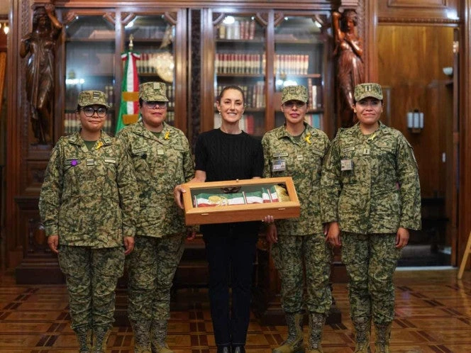 Claudia Sheinbaum reconoce trabajo de mujeres militares en elaboración de banda presidencial
