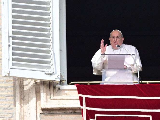 Papa Francisco se mantiene 