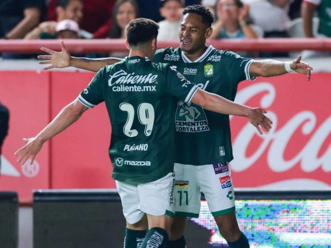 León vence a Necaxa con gol de túnel al portero