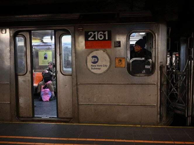 “Creí que iba a morir”: El miedo a las personas con problemas mentales llega al metro de NY